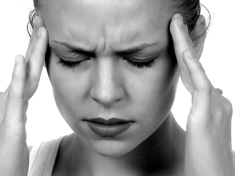 Os dores de cabeza son un dos síntomas da osteocondrose da columna cervical