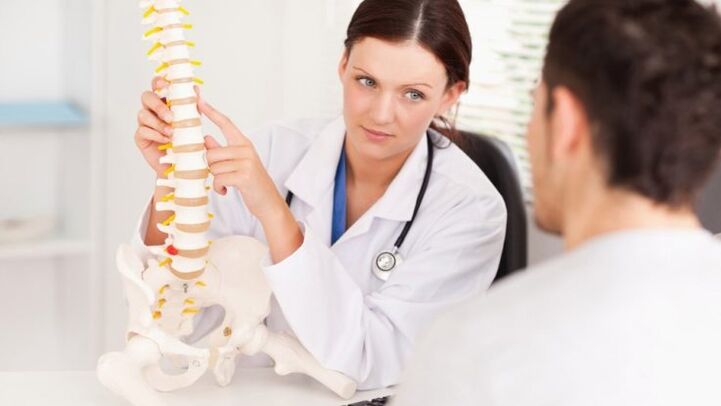 Os médicos consideran que a osteocondrose é unha enfermidade común da columna vertebral que require tratamento. 