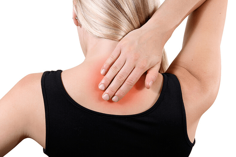 Un dos síntomas da osteocondrose é a dor nas costas